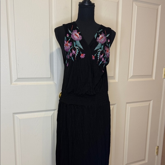 VENUS Dresses & Skirts - VENUS Black Dress with Pink Floral Embroidery